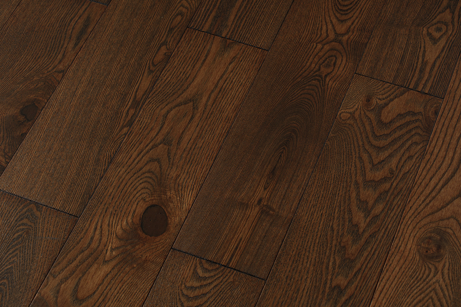 Паркетная доска AmberWood/Амбер Вуд Фьюжен Ясень Шоколад Кантри браш, лак 909х125х14 мм (0,909 м2/упак)